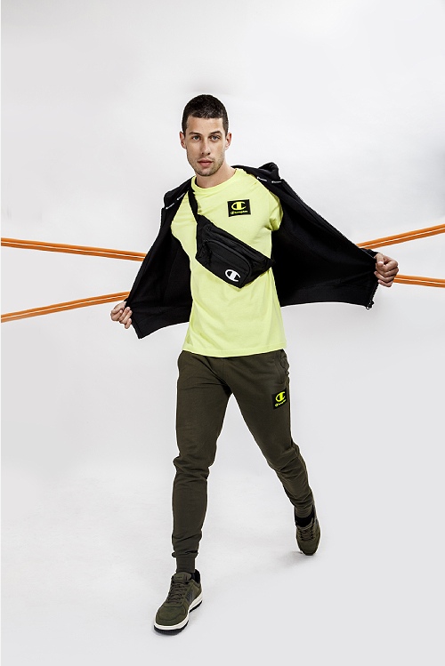 </br><b><center>CHAMPION</b></center></br>