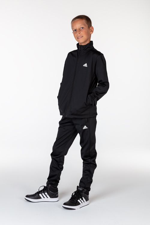 <center><b>ADIDAS ESSENTIALS</center></b>