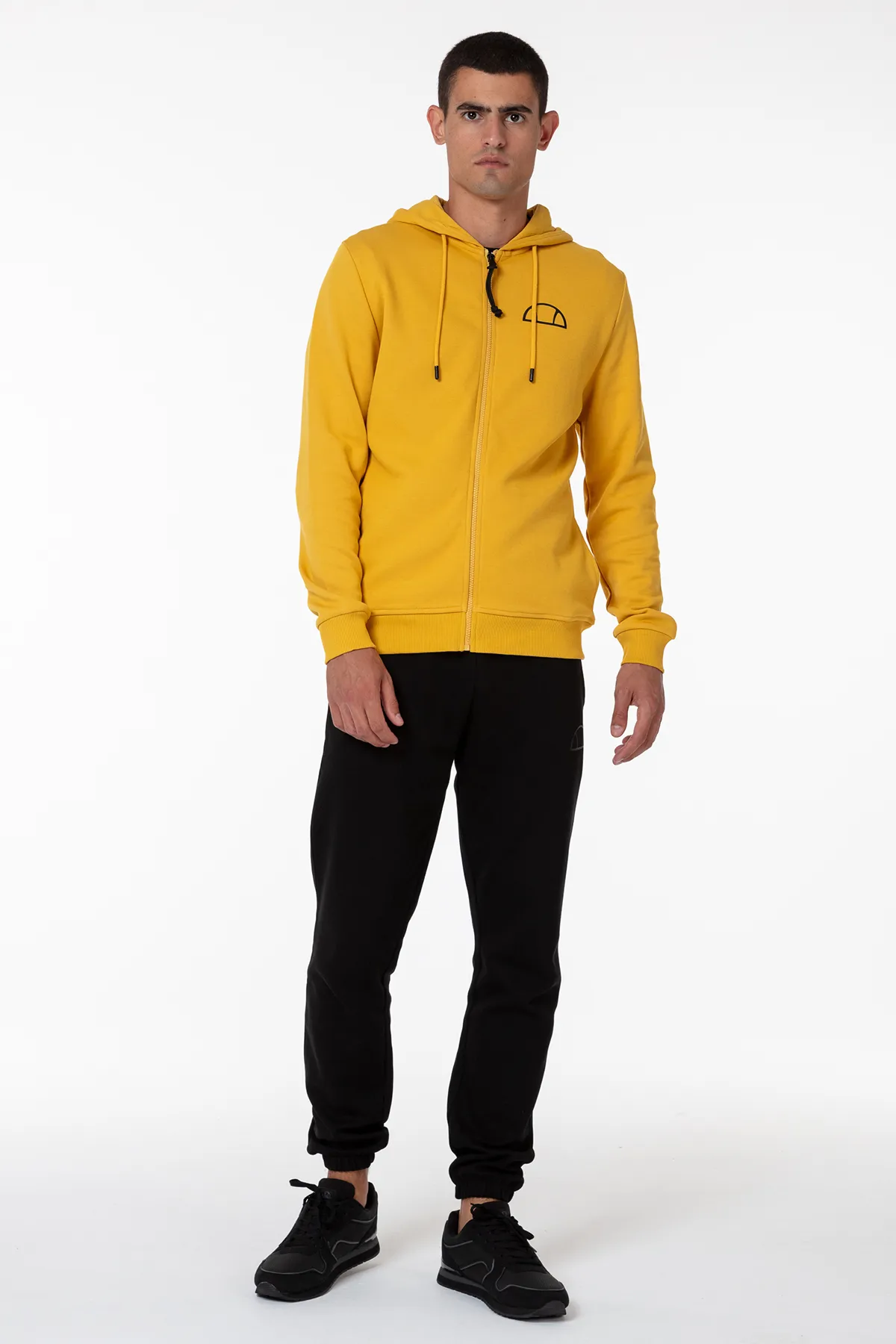 <center><b>ELLESSE Casual</center></b>