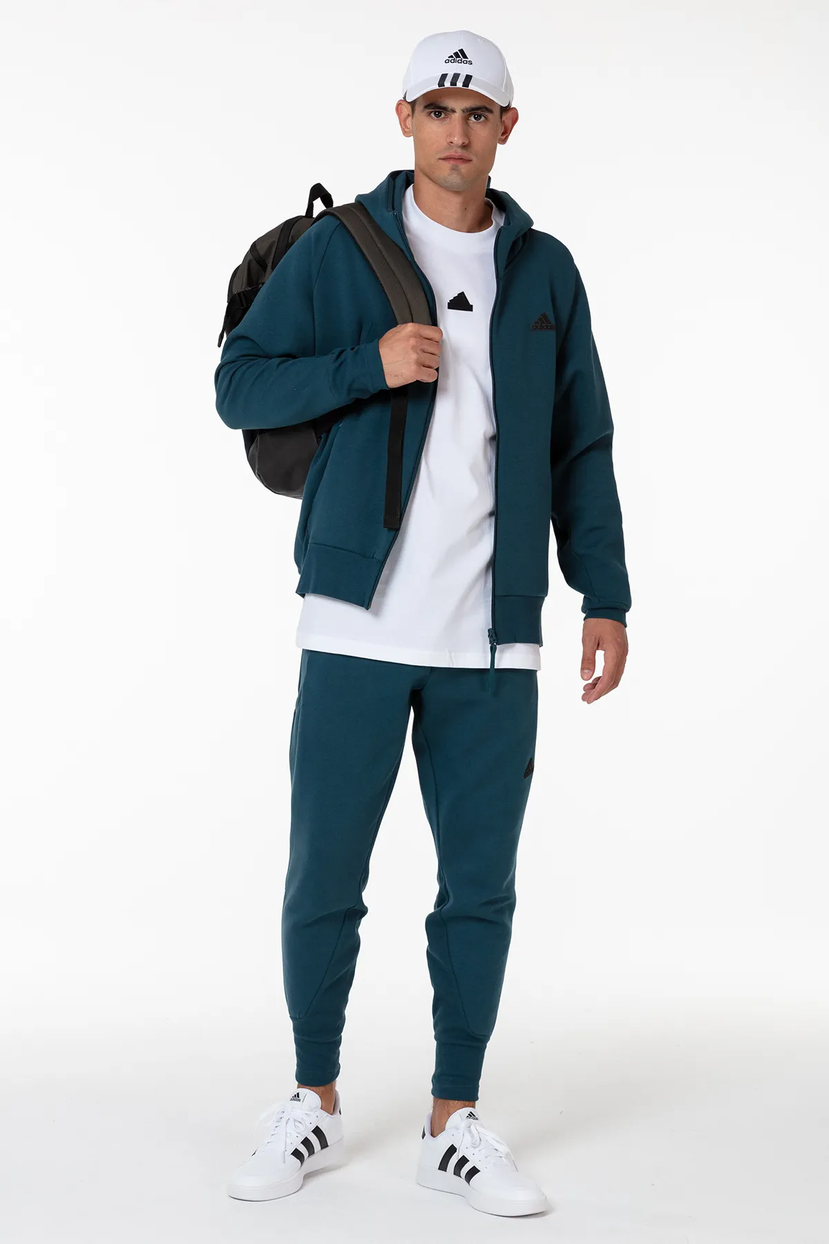 <b>adidas 3-Stripes</b>