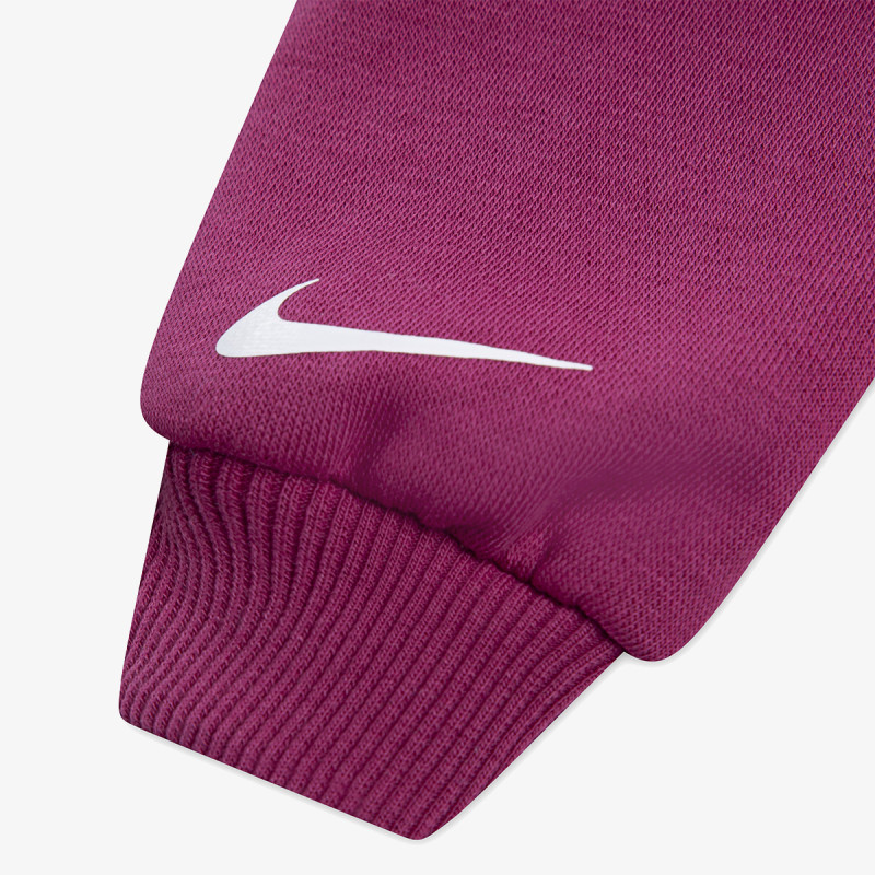 Nike Essentials 