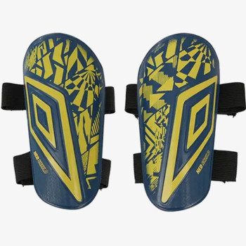 Umbro Футболни кори NEO SHIELD GUARD W/CALF STRAPS 