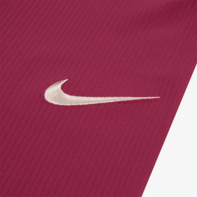 Nike Swoosh On Pointe 