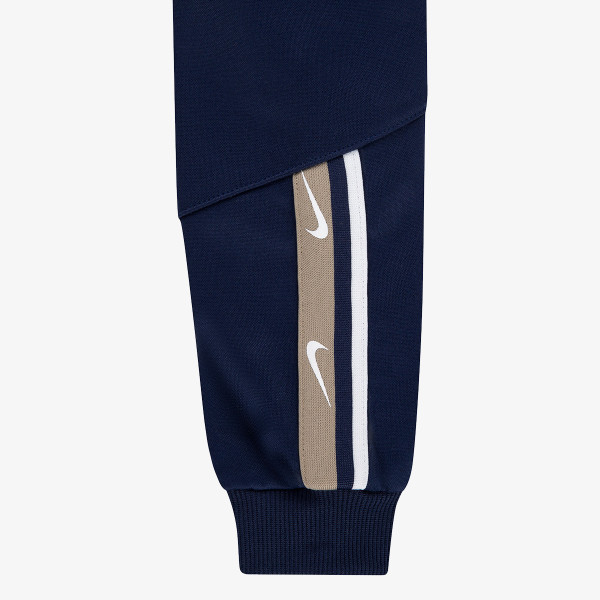 Nike Sportswear Club 