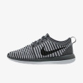 Nike W NIKE ROSHE TWO FLYKNIT 
