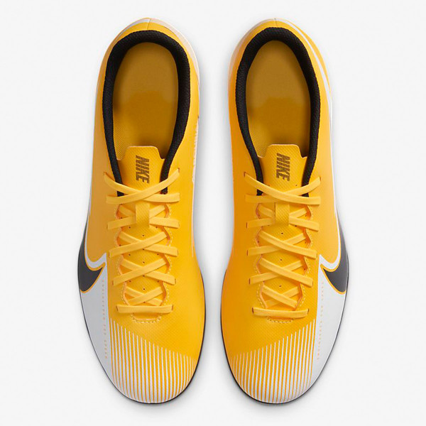 Nike Футболни обувки VAPOR 13 CLUB FG/MG 
