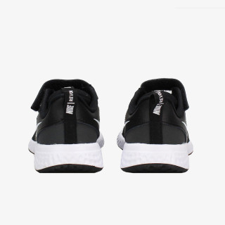 Nike Revolution 5 