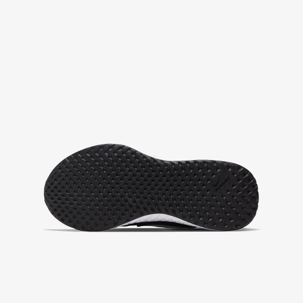 Nike Revolution 5 