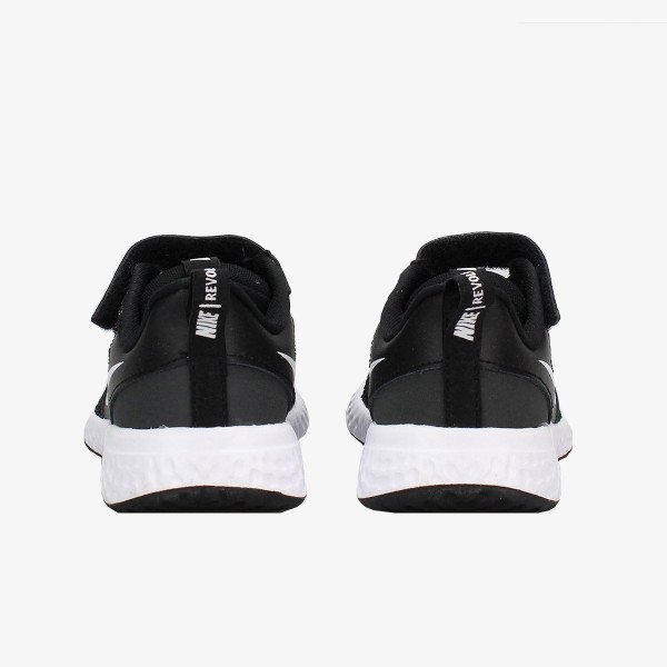 Nike Revolution 5 