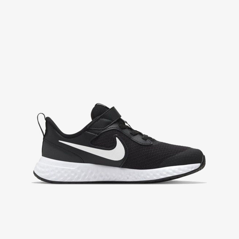 Nike Revolution 5 