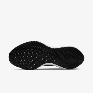 Nike AIR ZOOM VOMERO 16 