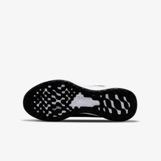Nike Revolution 6 SE 