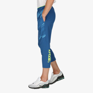 Nike Dri-FIT Sport Clash 