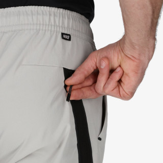 Nike Sportswear Essentials 