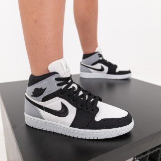 Nike WMNS AIR JORDAN 1 MID SE 