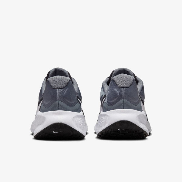 Nike Revolution 7 