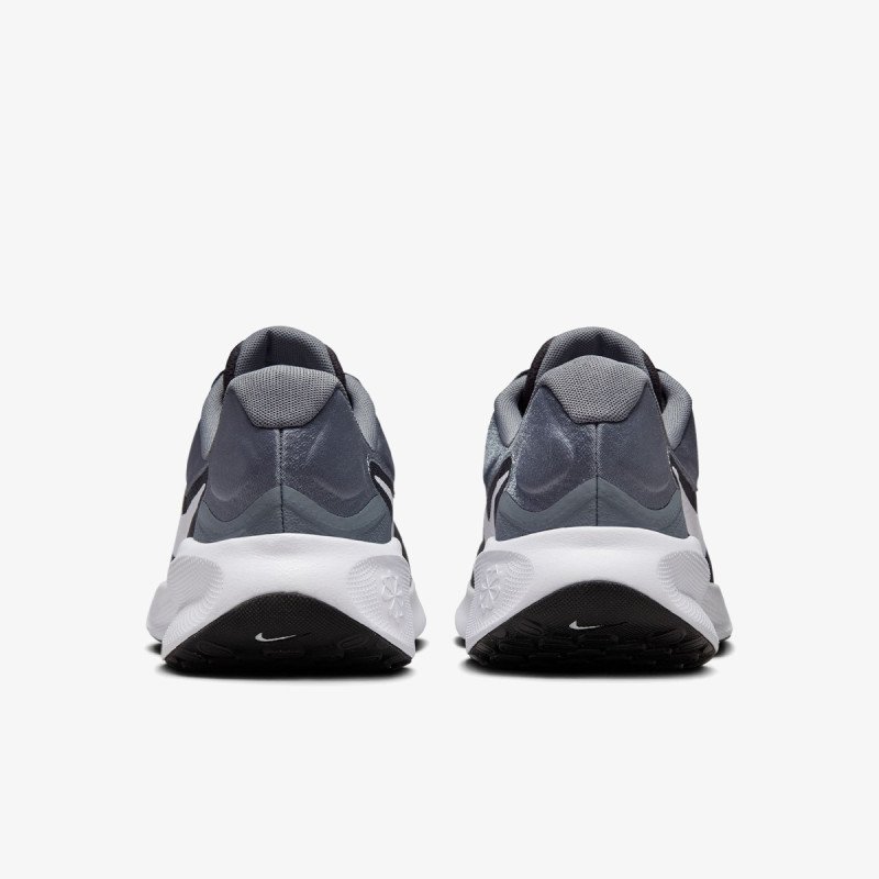 Nike Revolution 7 