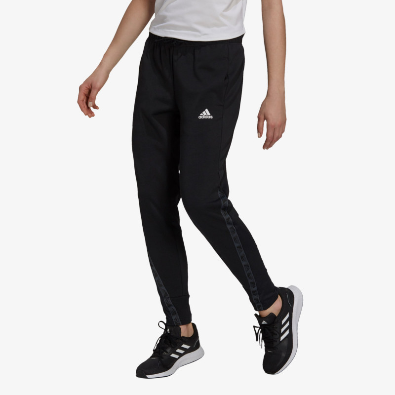 adidas DESIGNED TO MOVE 