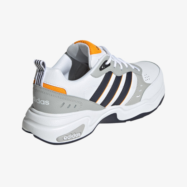 adidas Маратонки STRUTTER 