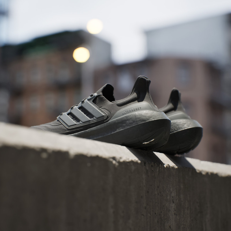 adidas ULTRABOOST 23 