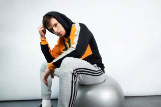 adidas Суитшърт ESSENTIALS COLORBLOCK 