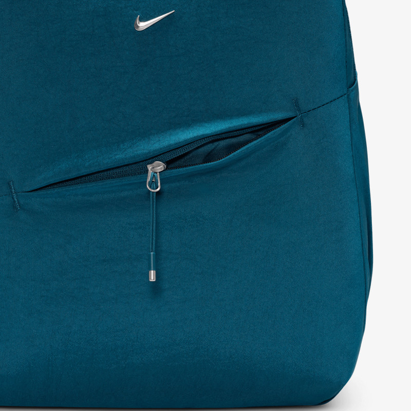 Nike Aura 