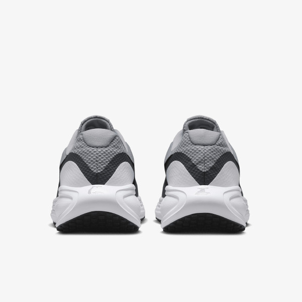 Nike NIKE REVOLUTION 8 