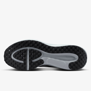 Nike Revolution 8 
