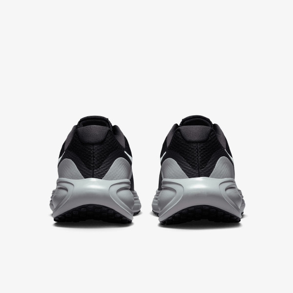 Nike Revolution 8 