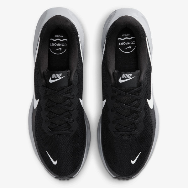 Nike Revolution 8 