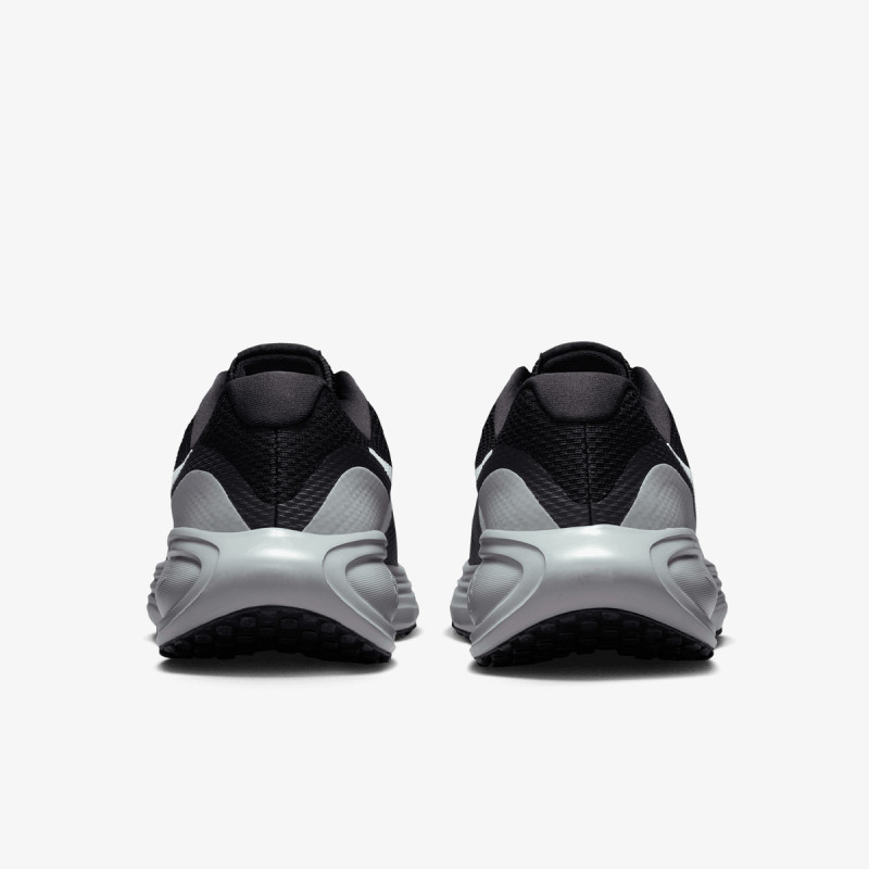 Nike Revolution 8 