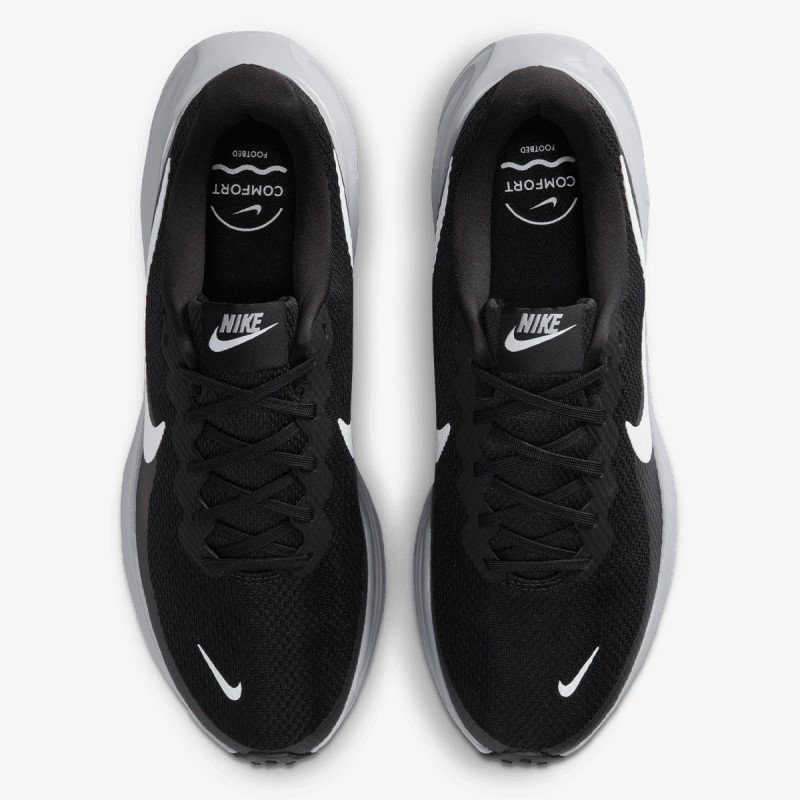 Nike Revolution 8 