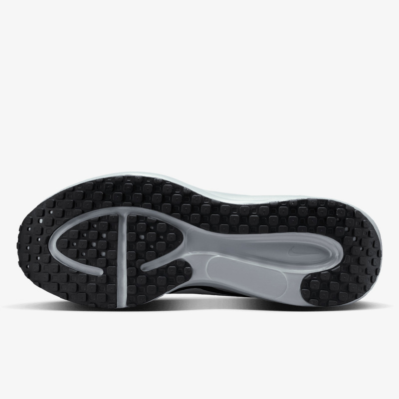 Nike Revolution 8 