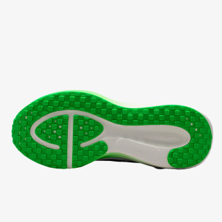 Nike Revolution 8 