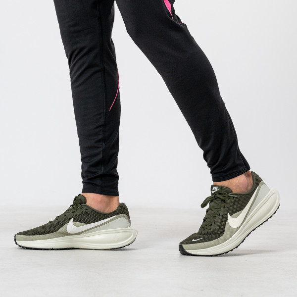 Nike NIKE REVOLUTION 8 