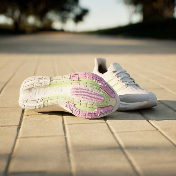 adidas ULTRABOOST LIGHT W 