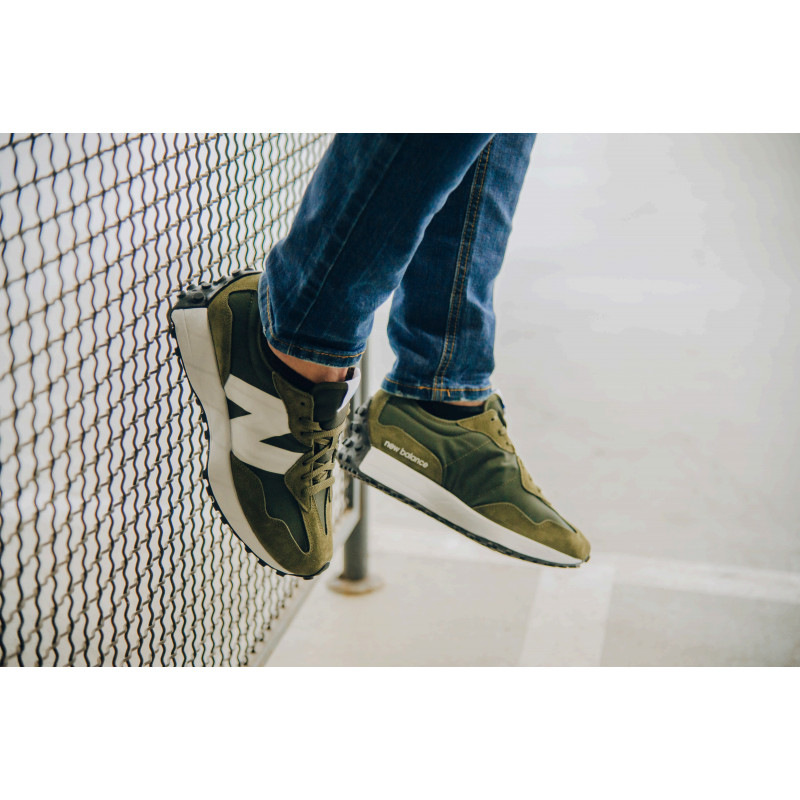 New Balance 327 
