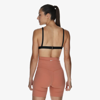 Nike Essential 