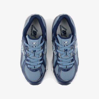 New Balance K 740 